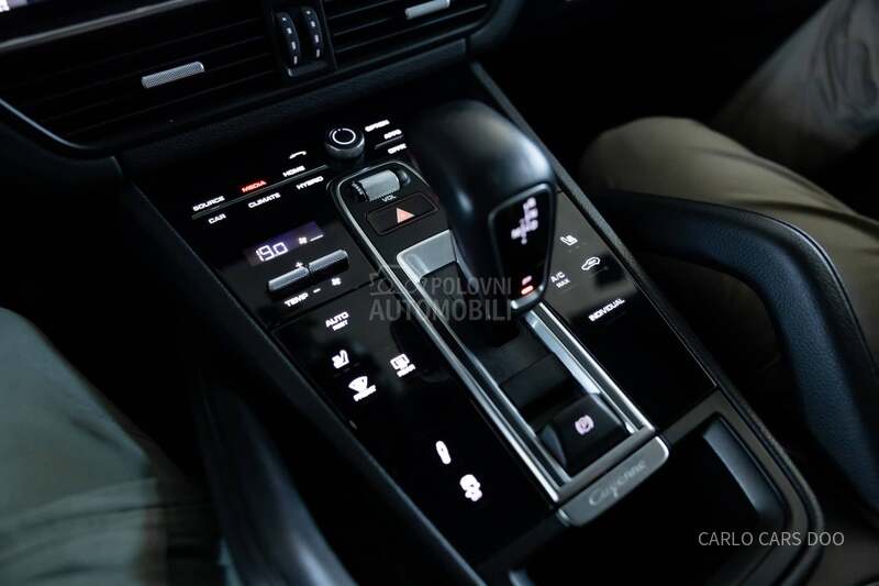 Porsche Cayenne e-Hybrid Rata od 800