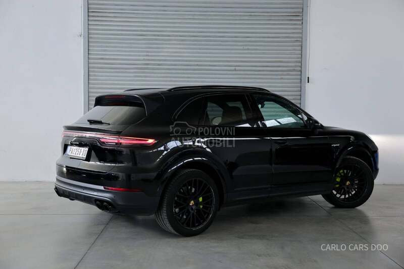 Porsche Cayenne e-Hybrid Rata od 800