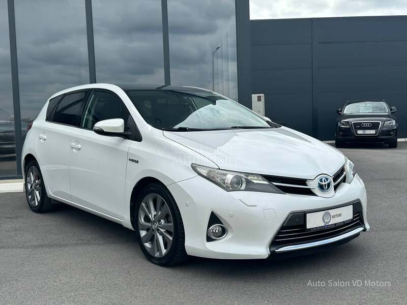 Toyota Auris 1.8 Hybrid Pano