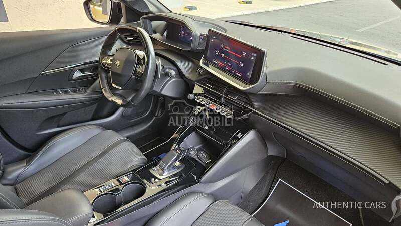 Peugeot 208 GT/3D/cam