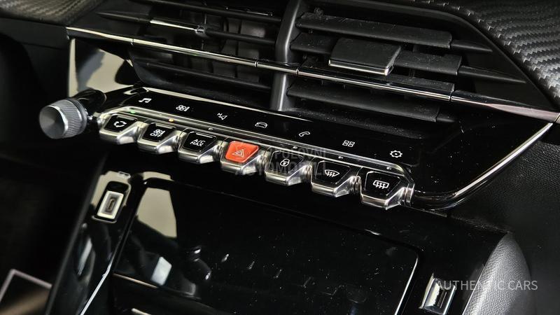 Peugeot 208 GT/3D/cam