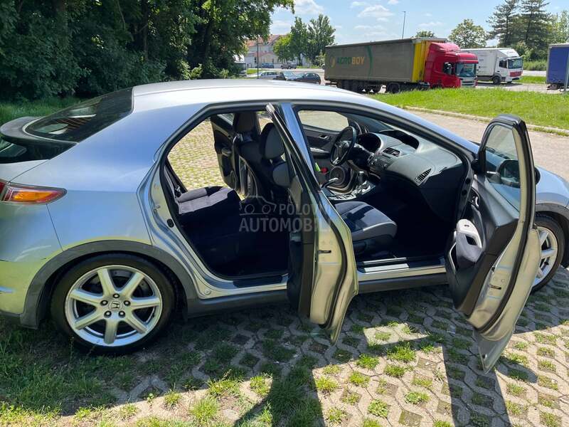 Honda Civic 1.8 PE Sport 5D