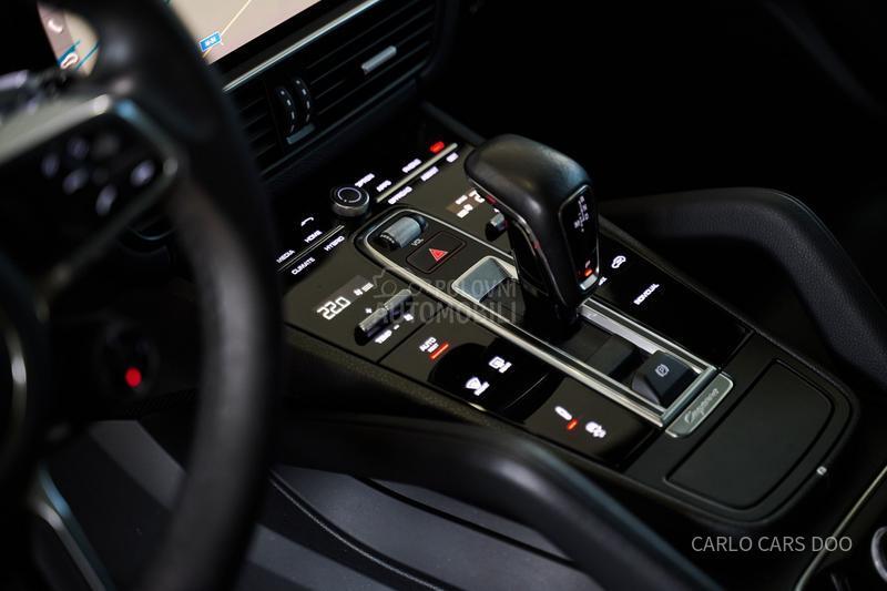 Porsche Cayenne Rata od 810e