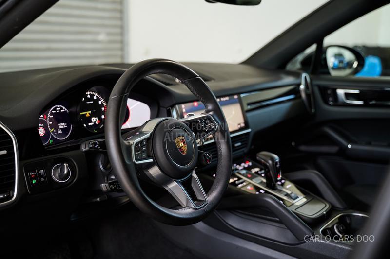 Porsche Cayenne Rata od 810e