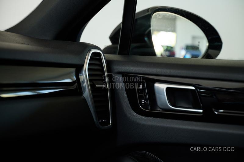 Porsche Cayenne Rata od 810e