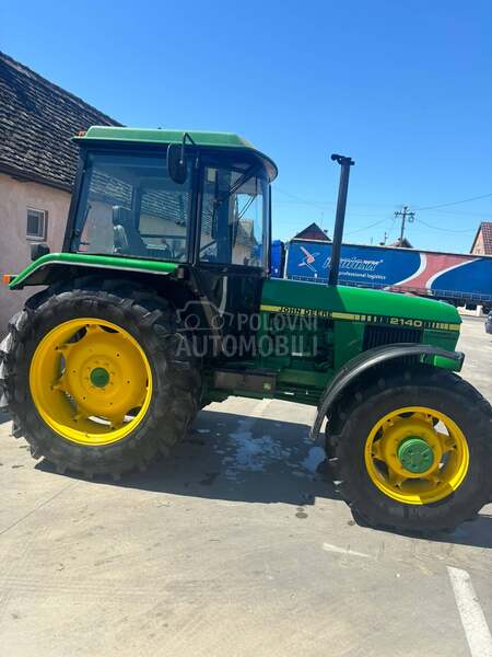 John Deere 2140