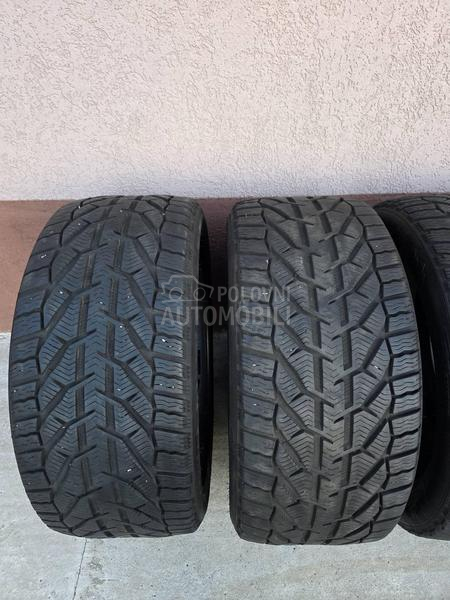 Taurus 275/40 R20 Zimska