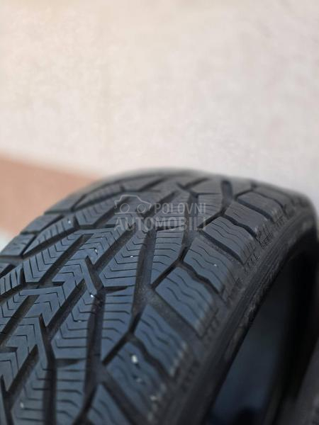 Taurus 275/40 R20 Zimska