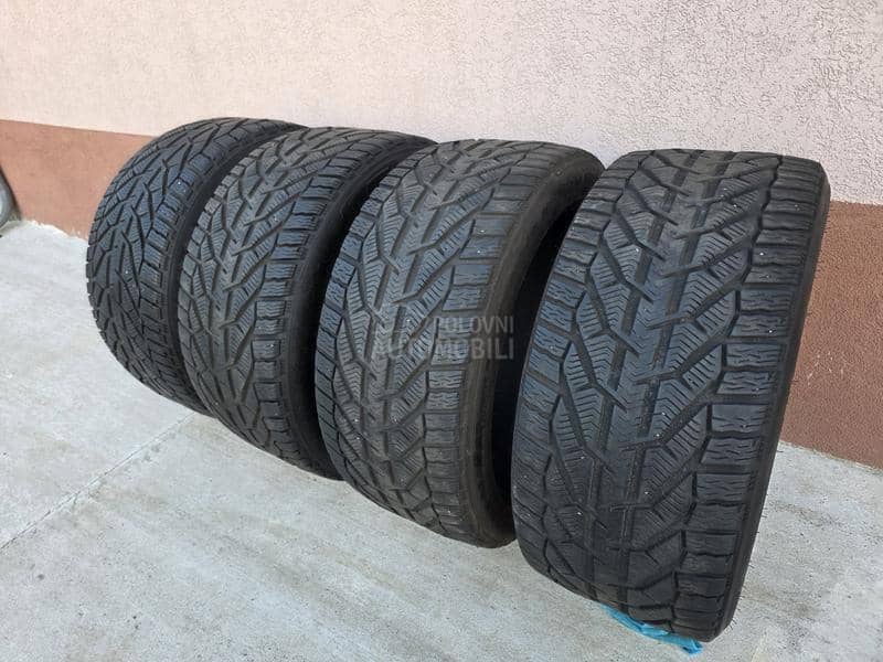 Taurus 275/40 R20 Zimska