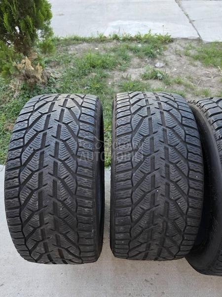 Taurus 275/40 R20 Zimska