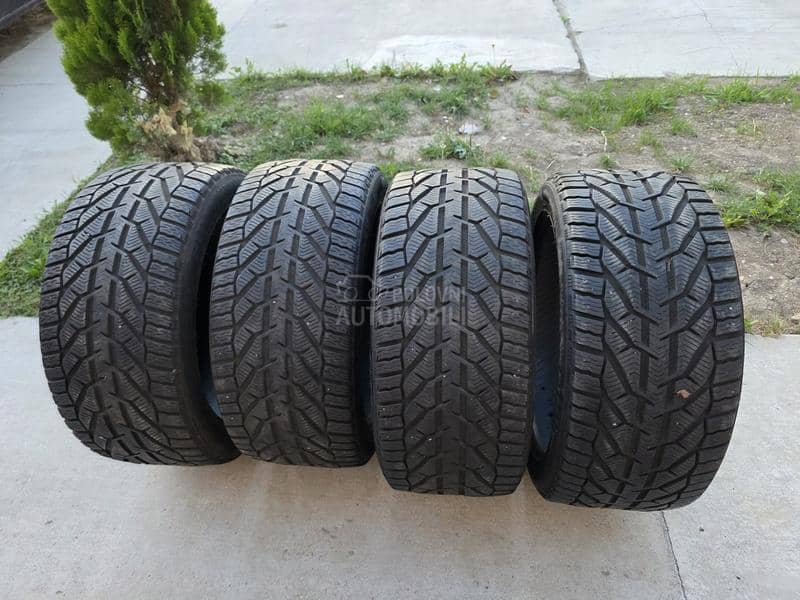 Taurus 275/40 R20 Zimska