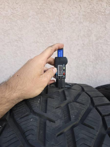 Taurus 275/40 R20 Zimska