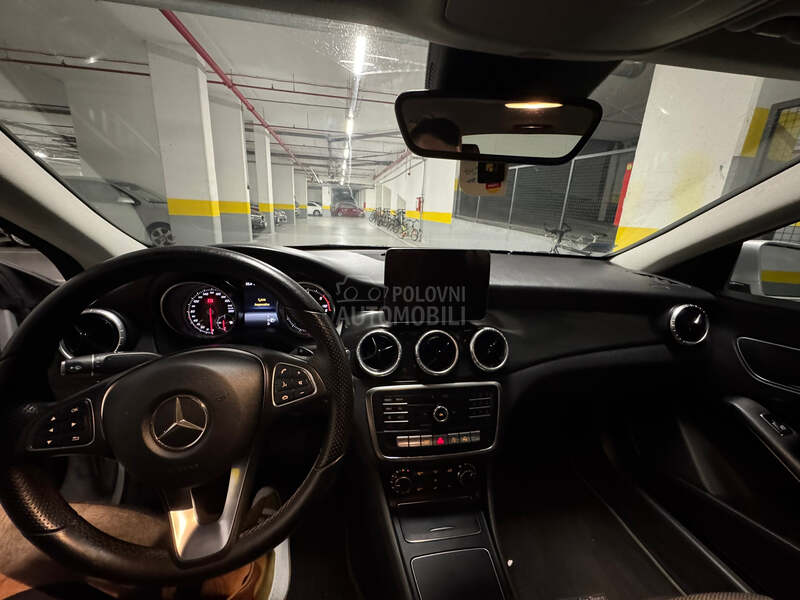 Mercedes Benz CLA 180 