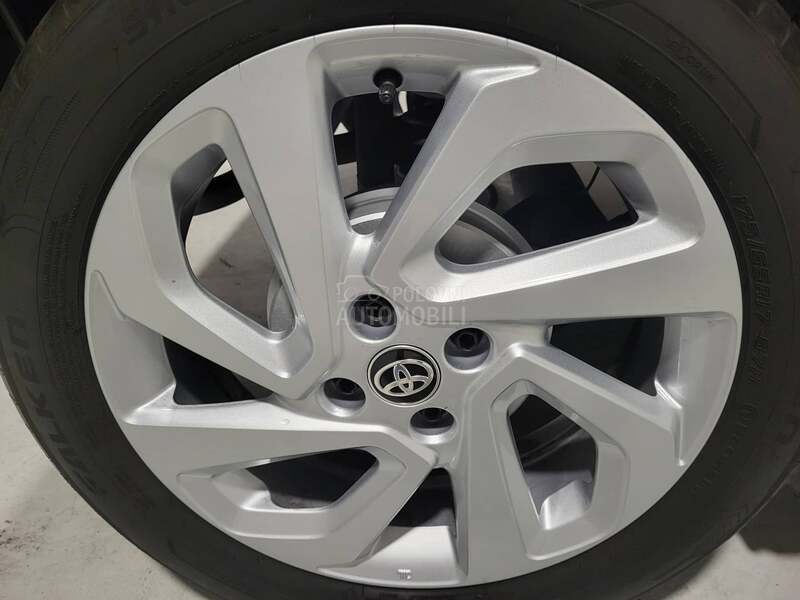 Toyota Aygo X VVT-i x play