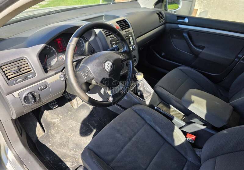 Volkswagen Golf 5 -  kompletan auto u delovima