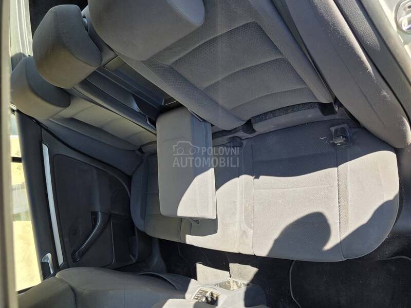 Volkswagen Golf 5 -  kompletan auto u delovima