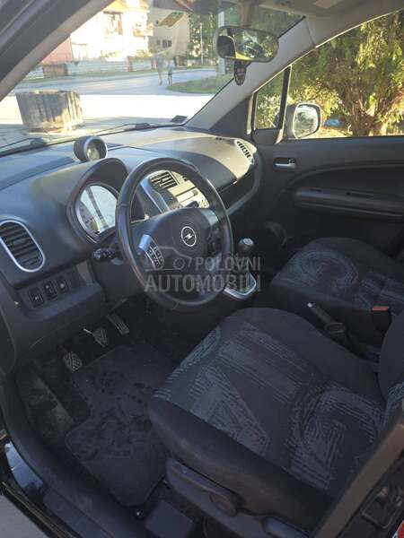 Opel Agila 1.2 b 0DLIČNA iz CH