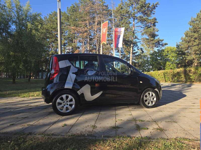 Opel Agila 1.2 b 0DLIČNA iz CH