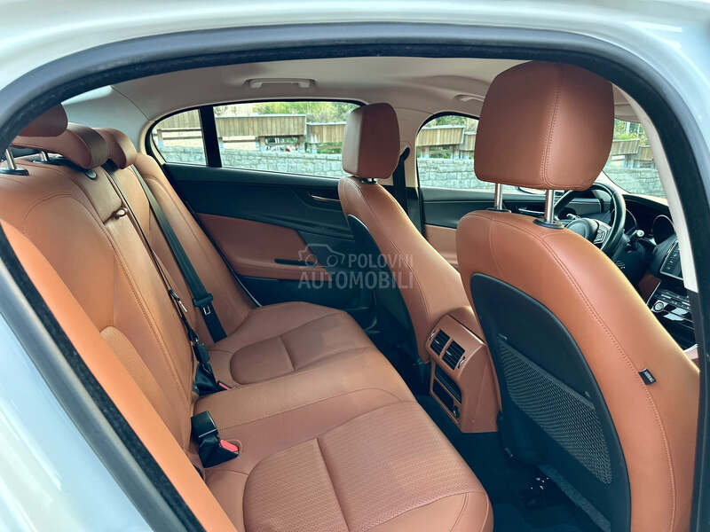 Jaguar XE 