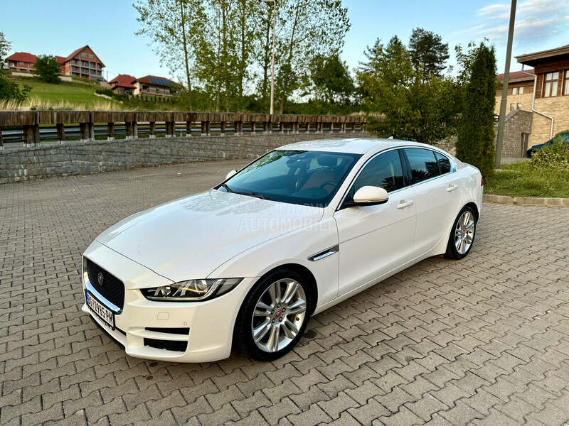 Jaguar XE 