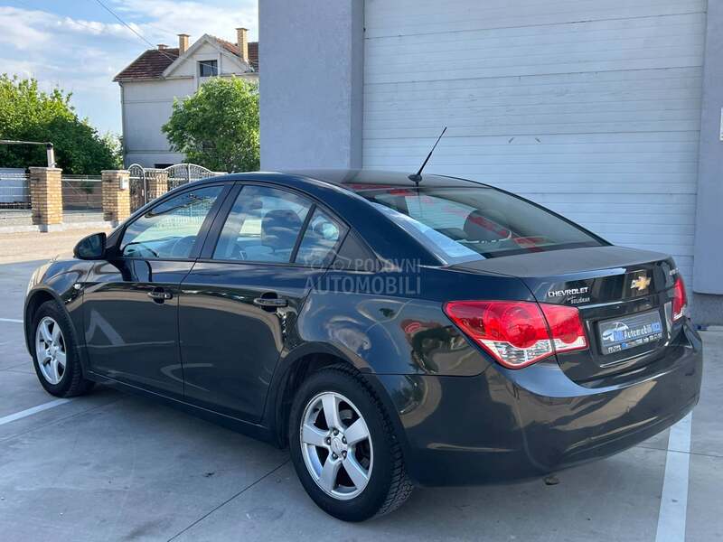 Chevrolet Cruze 1.6b LX CHAMPION