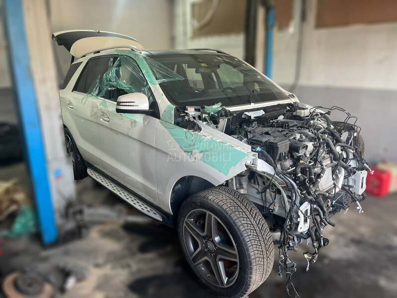 Mercedes Benz ML 300 276821 2015. god. -  kompletan auto u delovima