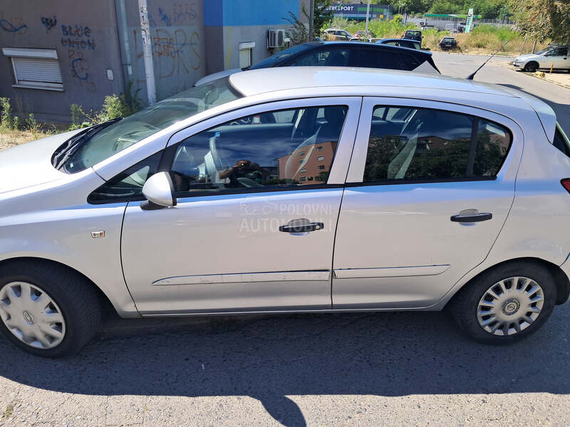Opel Corsa D 1.2 b