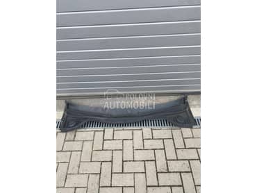 Plastika kod soferke za Audi Q3 od 2011. do 2018. god.