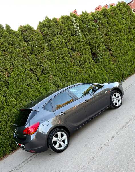 Opel Astra J ENJOY CH
