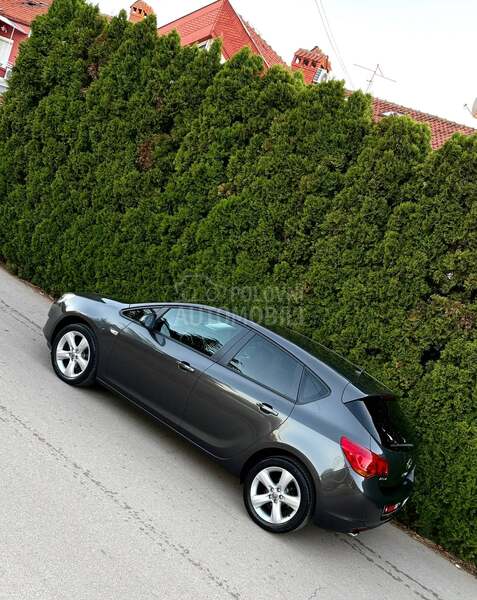 Opel Astra J ENJOY CH