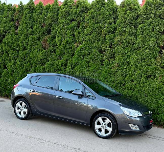 Opel Astra J ENJOY CH