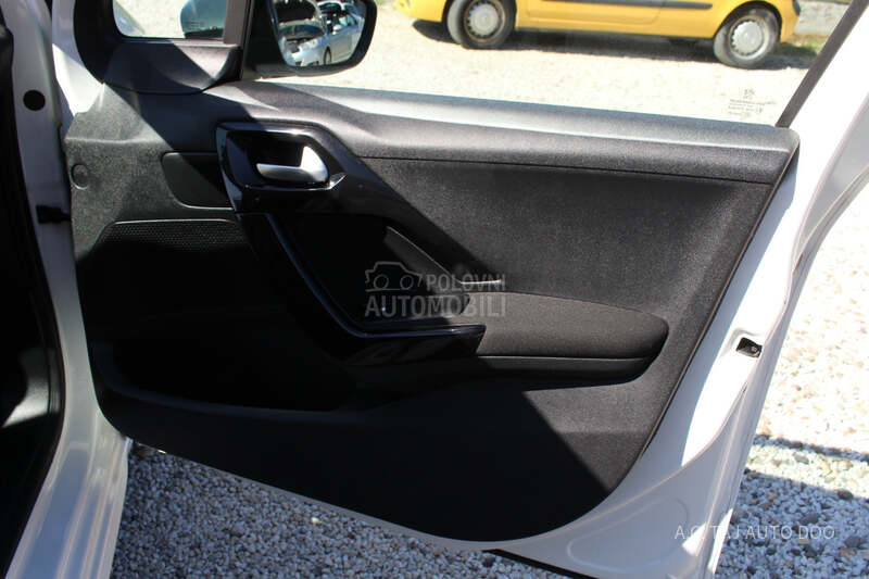 Peugeot 208 1.6 hdi nav