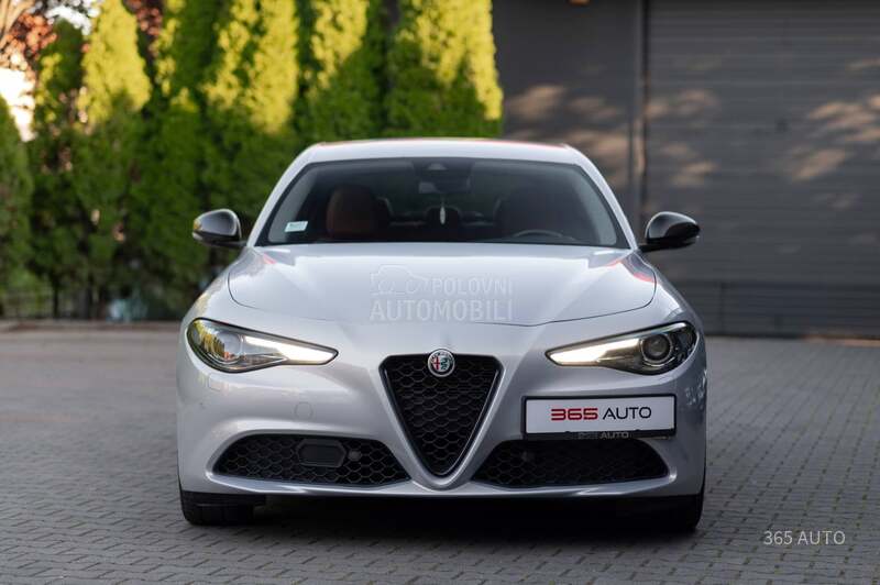 Alfa Romeo Giulia Q2/SPRINT/HARMAN