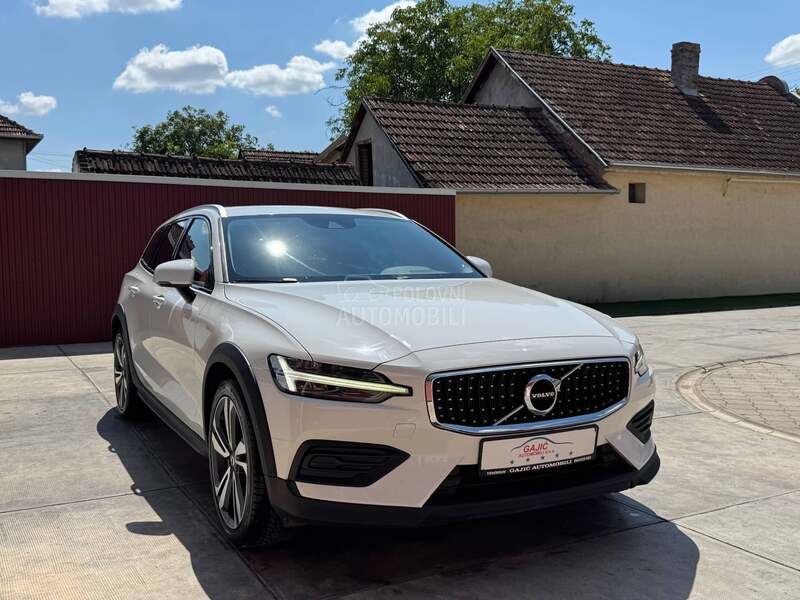 Volvo V60 Cross Country 2.0 D4 AWD