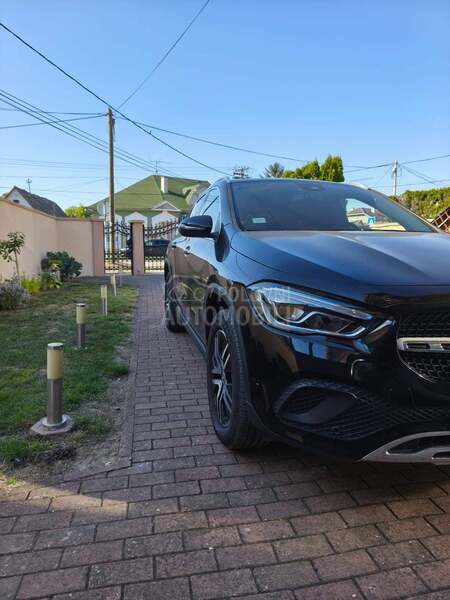 Mercedes Benz GLA 220 220