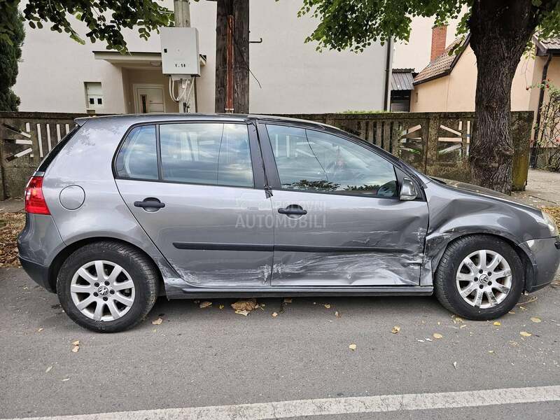 Volkswagen Golf 5 1.6 fsi