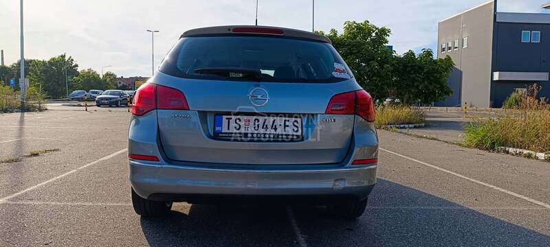 Opel Astra J sports tourer