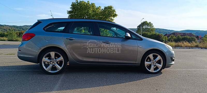 Opel Astra J sports tourer
