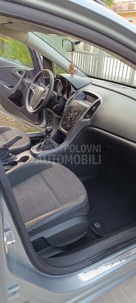 Opel Astra J sports tourer