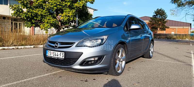 Opel Astra J sports tourer
