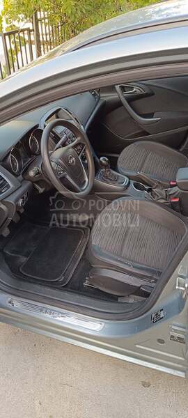 Opel Astra J sports tourer