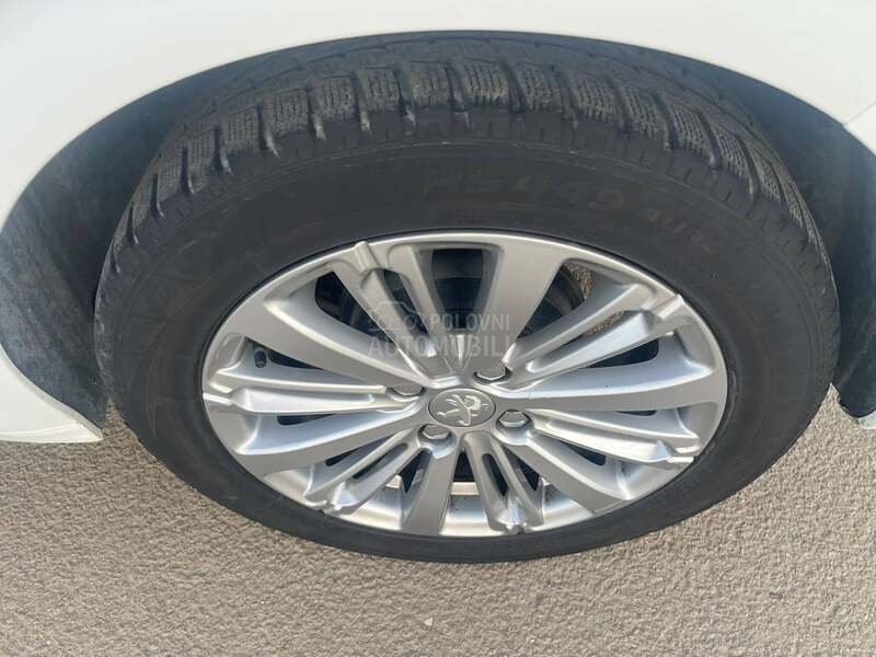 Peugeot 208 1.6 Hdi N a v i