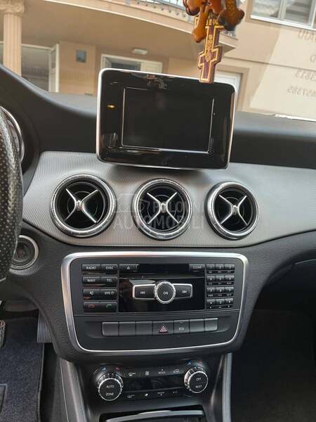 Mercedes Benz CLA 180 