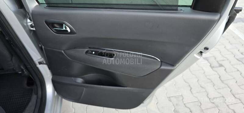 Peugeot 5008 1.6 HDI HUD/NAV/PANO