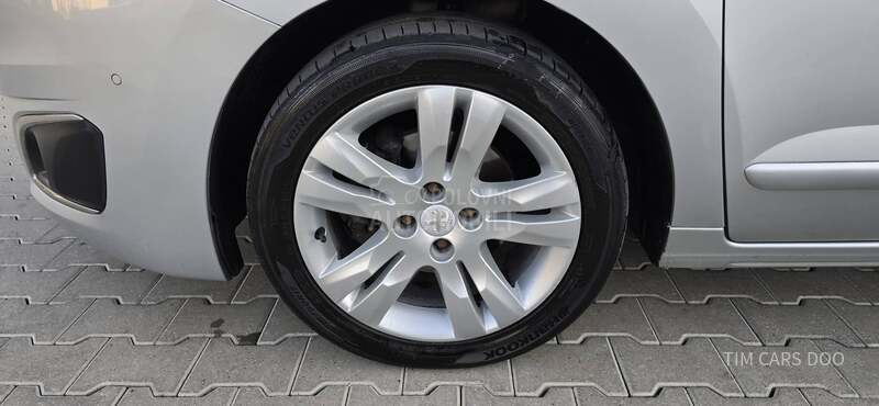 Peugeot 5008 1.6 HDI HUD/NAV/PANO