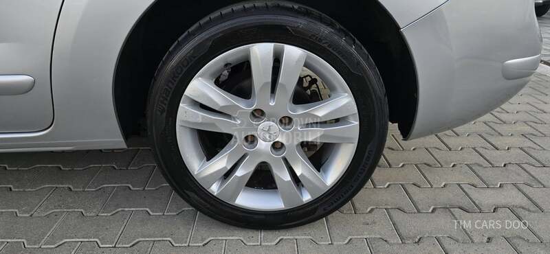 Peugeot 5008 1.6 HDI HUD/NAV/PANO