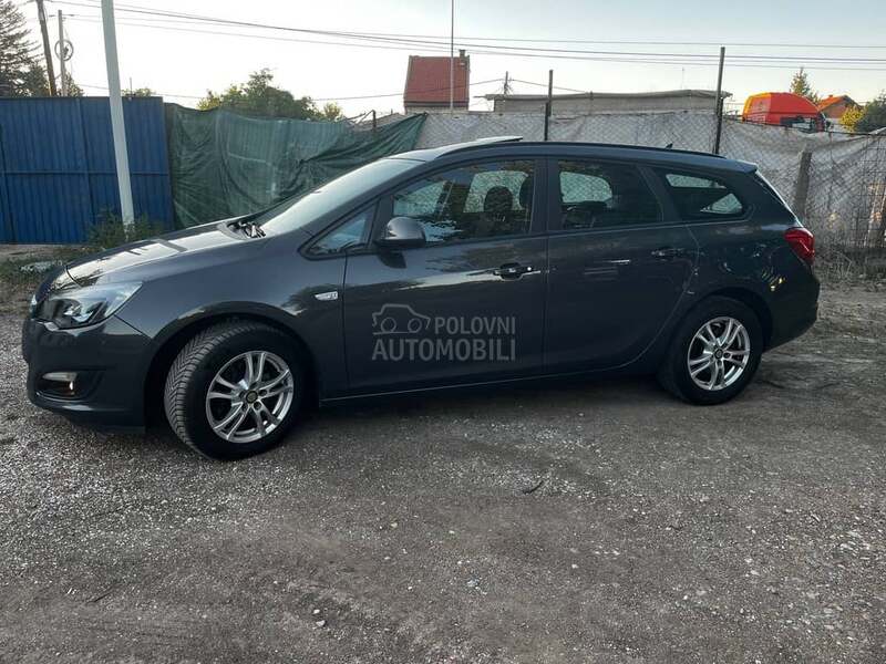 Opel Astra J Sports Tourer