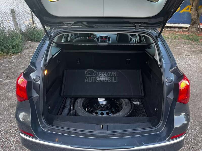 Opel Astra J Sports Tourer