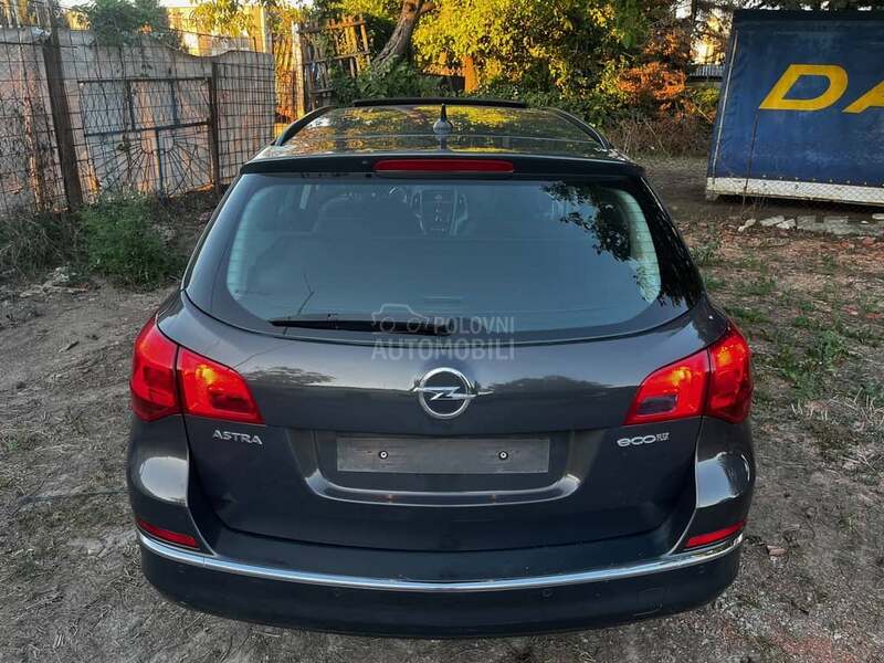 Opel Astra J Sports Tourer