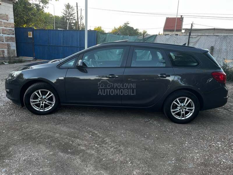 Opel Astra J Sports Tourer